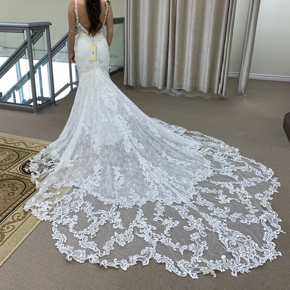 Allure wedding dress with gorgeous crystals - Picture 2 of 2